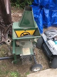 MIGHTY MAC TPH-12 CHIPPER SHREDDER