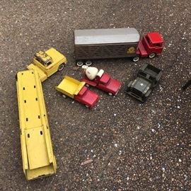 Nice group of vintage 1960s pressed steel toys by Tonka and Structo.