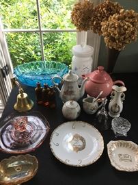 Tables full of glassware, decor and plain old interesting stuff.