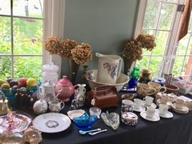 Tables full of glassware, decor and plain old interesting stuff.