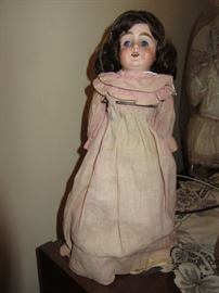 Huge Doll collection including Madame Alexander, Effanbee to Antique dolls,
