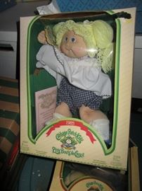 Huge Doll collection including Cabbage Patch, Madame Alexander, Effanbee to Antique dolls,