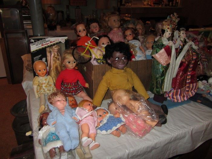 Huge Doll collection including Marilyn Monroe, Madame Alexander, Effanbee to Antique dolls,