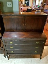Antique 1820's Sheraton style men's secretary-desk.