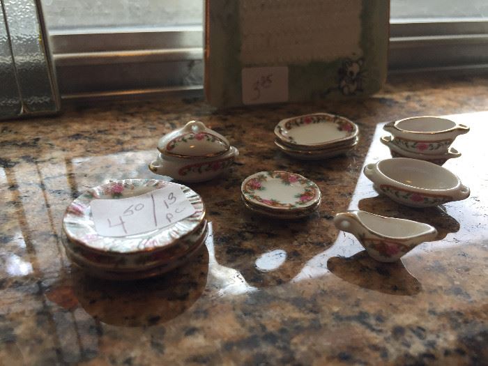 Miniature doll house dishes 