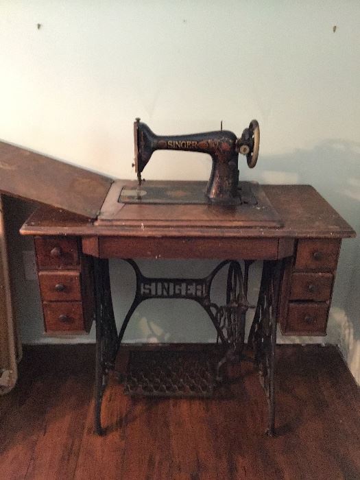 Cast iron Antique Singer Sewing Machine