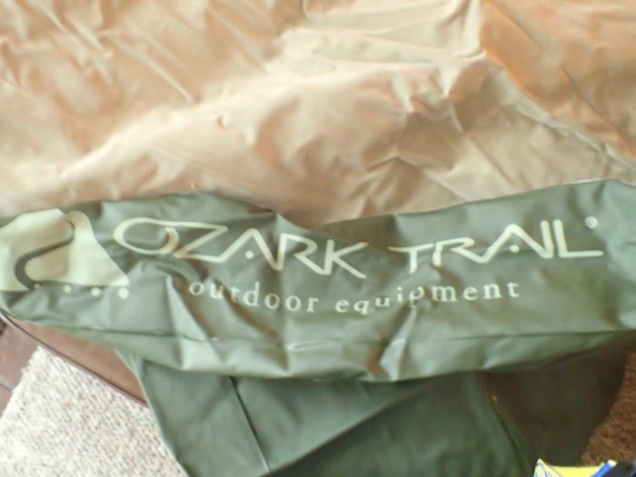 OZARK TRAIL INFLATABLE  - DOUBLE BED /WITH PUMP