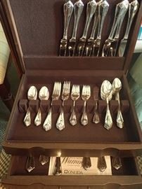 ONEIDA 12 PC SERVICE FLATWARE