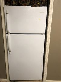 Working refrigerator w/freezer