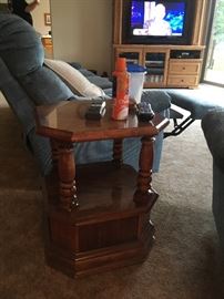 This is a nice end table -- all of the furnishings are in excellent condition.