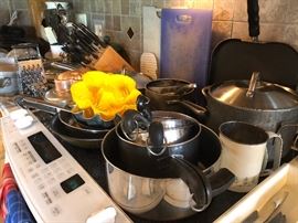 Cookware, knife block