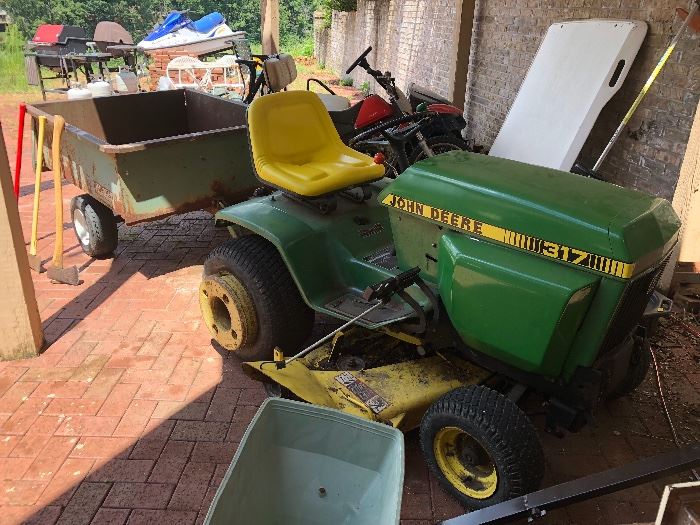 John Deere 317 lawn and garden tractor