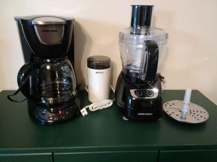 BLACK AND DECKER COFFEE POT AND FOOD PROCESSOR 