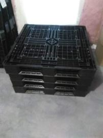 HEAVY DUTY COMMERCIAL GRADE PLASTIC SUPPORT PALLETS