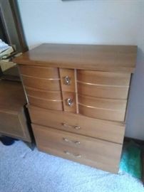 UPRIGHT DRESSER 