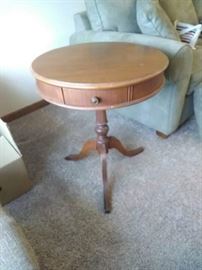 PARLOR TABLE WITH DRAWER