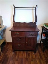 ANTIQUE OAK COMMODE/WASH STAND W/ TOWEL BAR AND ORIGINAL DRAWER HARDWARE AND CASTERS 