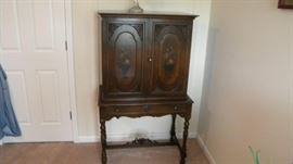 "This secretary desk is absolutely stunning in person, pictures do no do this piece justice.