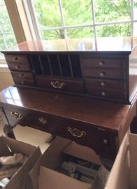 THOMASVILLE desk darling 