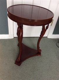 ROUND END TABLE W/ SWAN LEGS