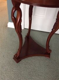 ROUND END TABLE W/ SWAN LEGS