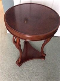 ROUND END TABLE W/ SWAN LEGS