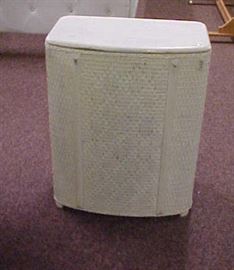 WHITE WICKER HAMPER