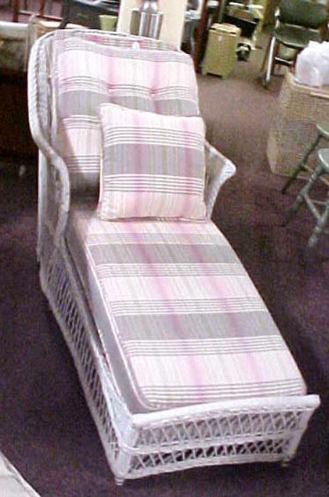 WICKER CHAISE LOUNGE