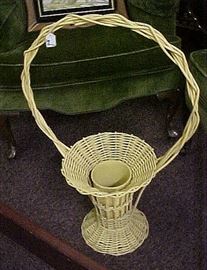 WICKER FLOWER BASKET