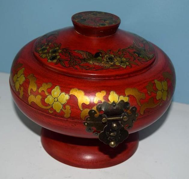 #2168: Round Red Asian Lacquer Box
Fun red, round hinged lacquer red box. Makes a great display.

6"H