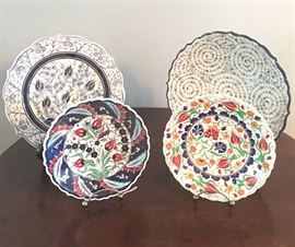 #2270: European, Hand Painted Set of 4 Decorative Plates
Decorative Hand painted plates, signed from Turkey.

7"D / 7"D / 9.5"D / 10"D