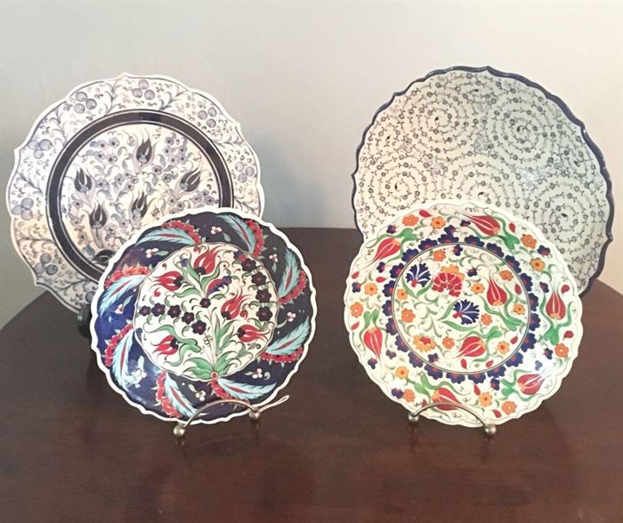 #2270: European, Hand Painted Set of 4 Decorative Plates
Decorative Hand painted plates, signed from Turkey.

7"D / 7"D / 9.5"D / 10"D