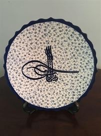#2271: Signed, Arabic Scripture Decorative Plate
Signed, Arabic Scripture Decorative Plate, Hand painted detailed cobalt and white design.

10"D