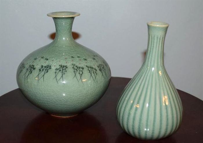 #2178: Celadon Pair of Vases
Celadon Pair of Vases, Handcrafted.

6.5"H.

Bid per piece, Final bid x 2