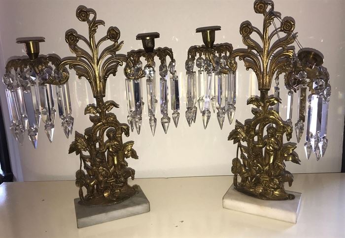 #1411: Chandelier Candleholder PAIR
Chandelier Candleholder PAIR. Beautiful Old Hollywood candleholder gorgeous crystal drops. Of the pair, one has a broken arm, please look at the photos.

13" x 5" x 17"H

Bid per piece, Final bid x 2