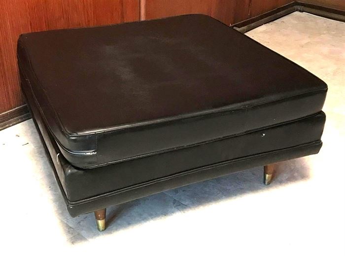 #1417: Mid Century Modern Ottoman
Mid Century Modern Ottoman,
Other matching pieces are available in the previous lots.

Body is made from Cotton Felt.
80% Hog Hair
20% Horse Hair

30" x 30" x 16"