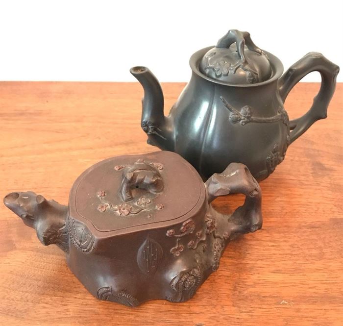 #2198: Cherry blossom pottery teapot Pair
Cherry blossom pottery teapot Pair.

Small, 3.5"H.
Large, 5.5"H.

Bid per piece, Final Bid x 2