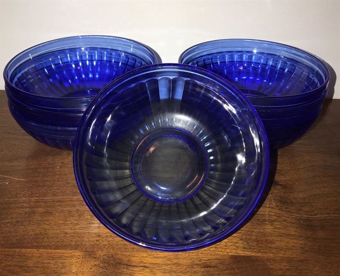 #2206: Cobalt blue salad bowls set
Beautiful cobalt blue glass, salad bowl and serving bowls.

5.5" Diameter