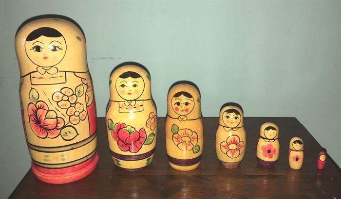 #2382: Russian Nesting doll family
Russian Nesting doll family.

7"H