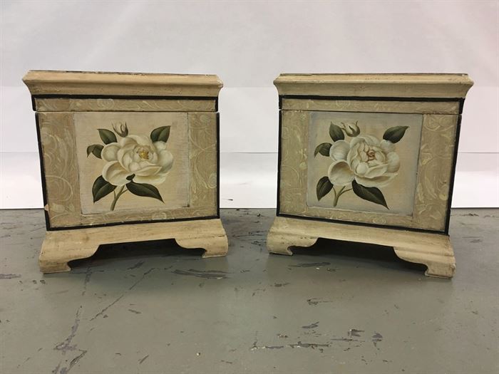 #1317: Wooden hand painted magnolia trunks
Wooden hand painted magnolia trunks 

Bid per piece x 2

16” x 16” x 17”H