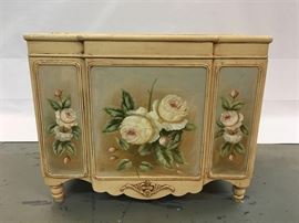 #1321: Wooden hand painted large rose trunk
Cabbage rose, hand painted wood trunk.
18” x 26” x 21”H