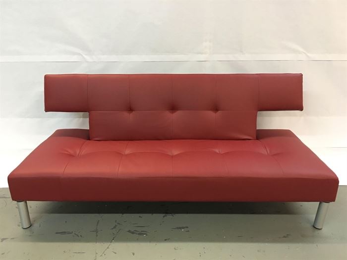 #1333: Red leather Sofa/ Bed
Awesome design, red leather sofa/bed.
Like new.
30” x 71” x 31”H