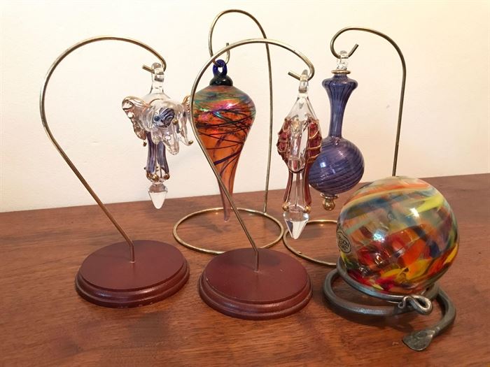 #2226: Artistic Glass Ornaments with Stands
Set of 5 beautiful mouth blown artistic ornaments with display stands.

Tallest is 8.5"H.

Bid per piece, Final bid x 5