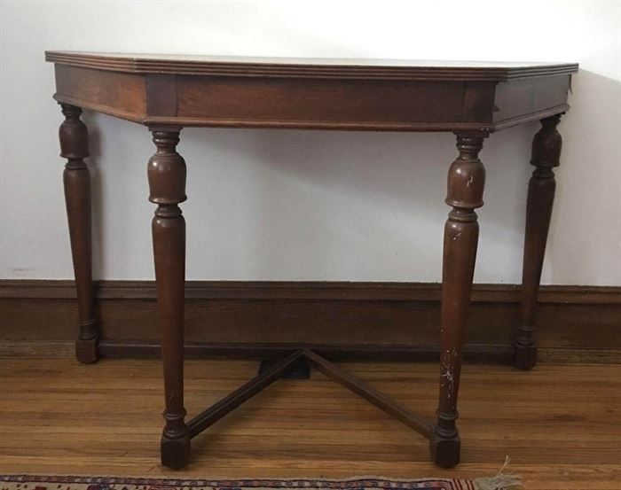 #2253: Console Table
Console Table with carved legs.Perfect size for your foyer to place mail and keys.

42"W x 27"H