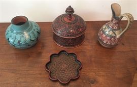 #2264: Porcelain decorative vase set
Porcelain decorative vase set.

Starting at 9"H and shorter