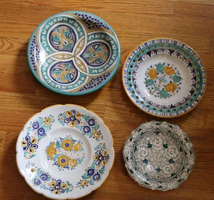 #2332: Decorative Hand Painted Plated Set of 4
Decorative Hand Painted Plates, Set of 4.