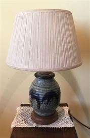 #2414: Unusual Pottery Lamp
Unusual pottery lamp on a contrasting shaped pedestal base.

6” x 6” x 18”H