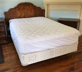 #1401: Gorgeous Cane Back Headboard
Headboard, cane back with beautiful burl veneer detail.

60" x 48"