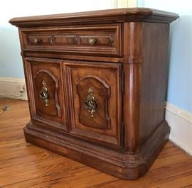 
#1402: Antique Nightstand, 1 Drawer, 2 Door
Wonderful construction. Night stand with great storage. One drawer, two door.

28"L x 16"W x 24"H
