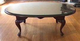 #1423: Queen Anne Oval coffee table
Queen Anne, Oval Coffee Table.

36" x 28" x 18"H